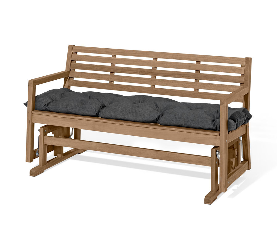 Hölzerne Gartenschaukelbank mit grauem Kissen.