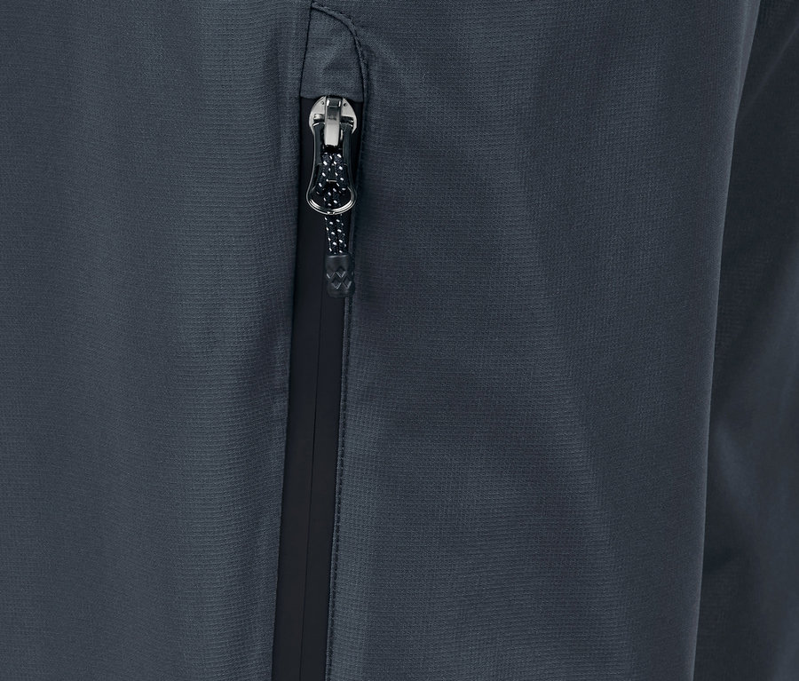 Detailaufnahme einer blauen Ski- und Snowboardhose mit Reißverschluss.