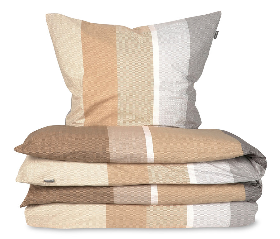 Stapel von SCHIESSER Renforcé-Bettwäscheset »Endy Stripes«, gestreift, sandfarben, in Normal- und Übergröße mit Kissen.