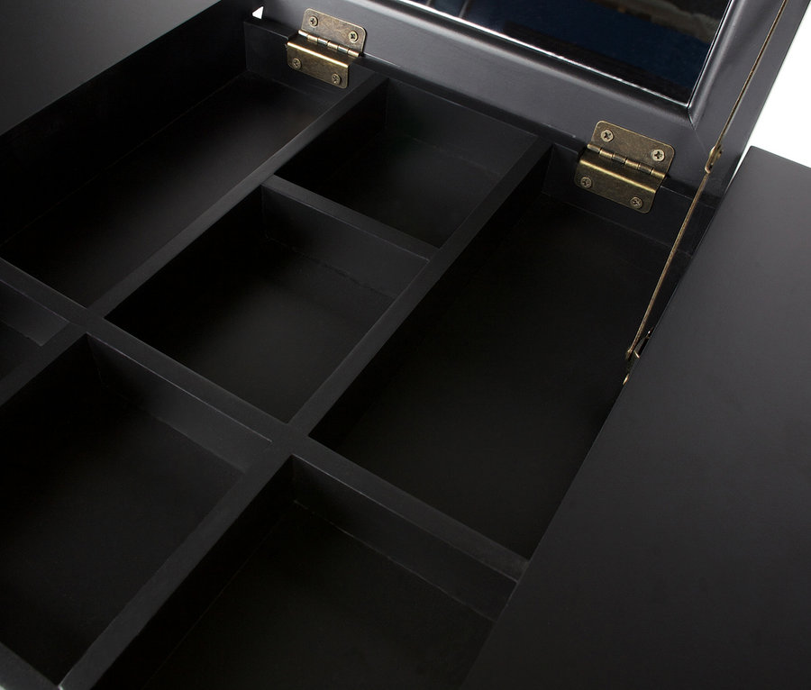 Geöffneter schwarzer Woood Romy Frisiertisch aus Kiefer mit Fächern.