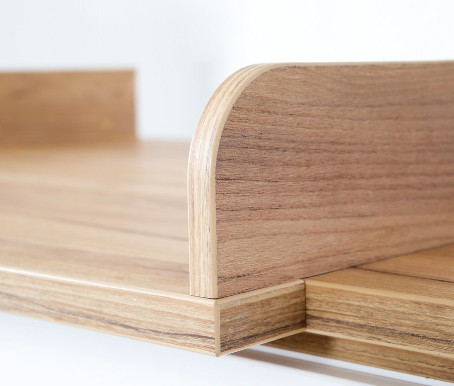 Detail einer Ecke des Wickeltischs aus dem roba »Finn« Kinderzimmerset.