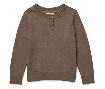 Brauner Strickpullover mit langen Ärmeln und Knöpfen.