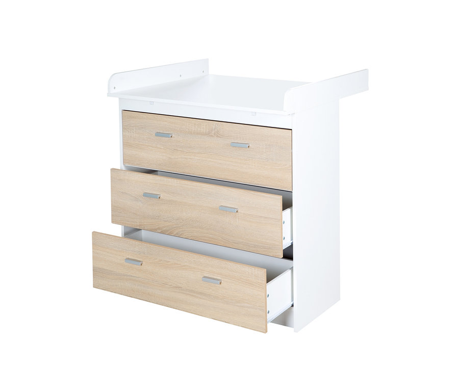 Weisse, schmale roba Wickelkommode »Gabriella« mit 3 Schubladen, von denen eine geöffnet ist.