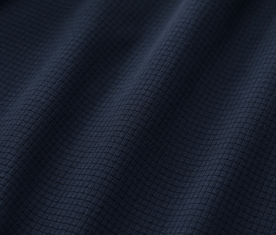 Detailaufnahme einer dunkelblauen Funktionsshorts.