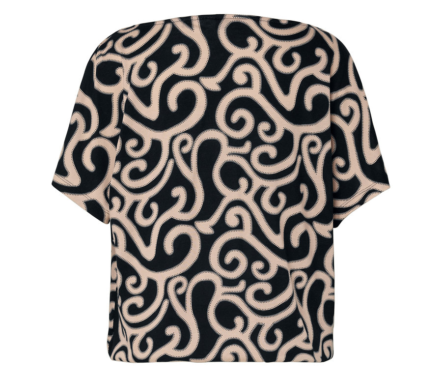 Nahaufnahme eines Oberteils mit einem sich wiederholenden, wirbelartigen Muster in Schwarz und Beige.