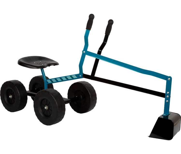 Ein small foot Bagger mit Rädern: Spielzeugbagger mit vier schwarzen Rädern, schwarzem Sitz und teal-farbenem Rahmen mit schwarzen Griffen und schwarzer Schaufel.