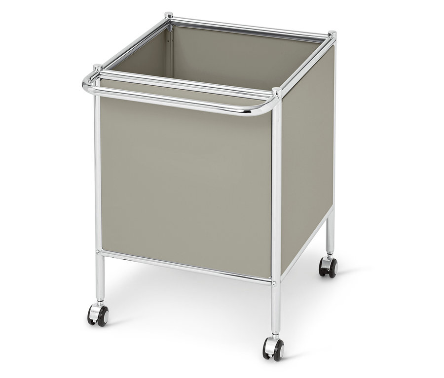 Ein grauer Rollcontainer mit Chromgestell steht auf einem weißen Hintergrund.