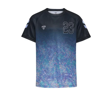 Schwarzes hummel® HMLJR Shimmer T-Shirt S/S mit blau-lila geometrischem Muster am unteren Bereich, weißer '23' auf der Brust und hummel Logos.