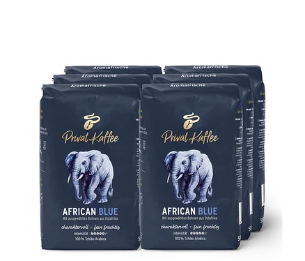 Sechs Packungen Privat Kaffee African Blue - 6x 500 g Ganze Bohne. Auf der Verpackung ist ein Elefant abgebildet.