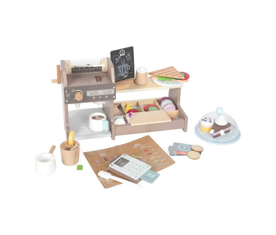 Ein small foot Barista-Set aus Holz mit Kaffeemaschine, Mahlwerk, Tasse, Theke mit Spielzeugessen, Kreidetafel, Kartenleser, Spielgeld und Kuchenständer mit Desserts.