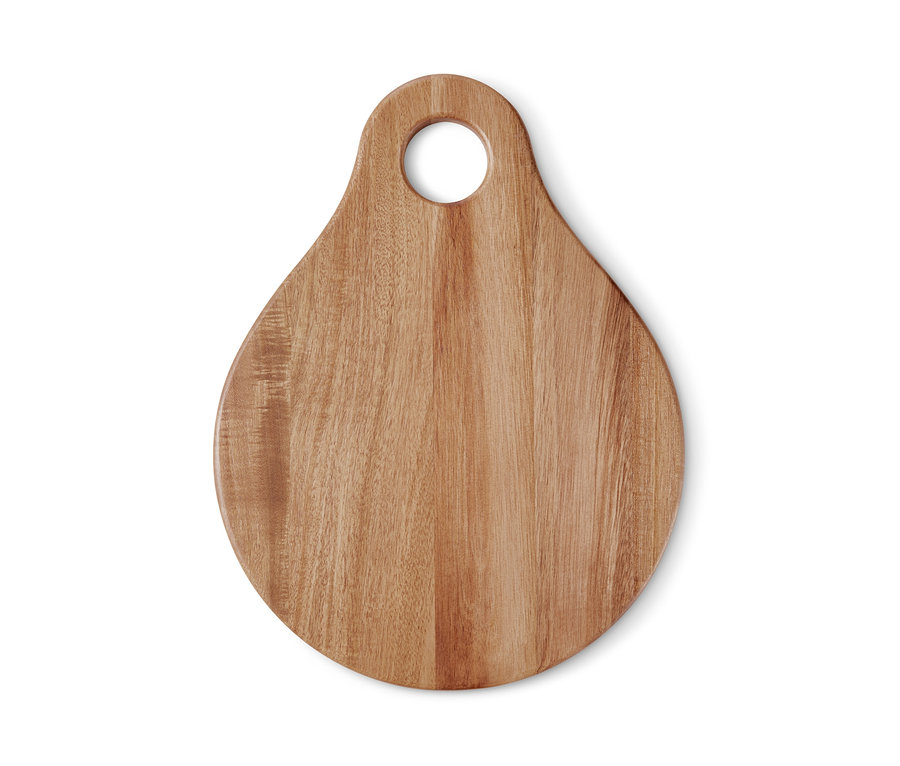 Ein Servierbrett aus Holz mit einem Loch.