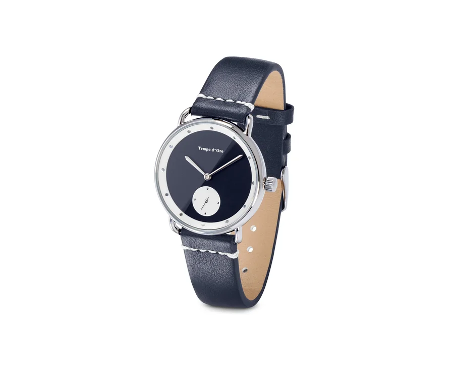 Detail einer Edelstahl-Damen-Armbanduhr mit kleiner Sekunde.