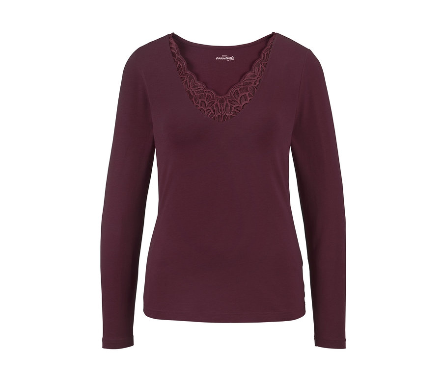 Ein weinroter Pyjama mit langen Ärmeln und Spitzenbesatz am Ausschnitt.