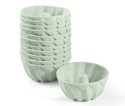 Zwölf hellgrüne Mini-Gugelhupfformen, einer neben einem Stapel der restlichen Formen.