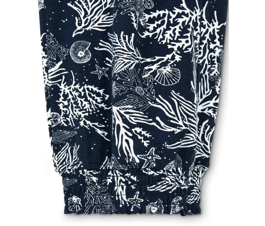 Detail einer bedruckten Jerseyhose.