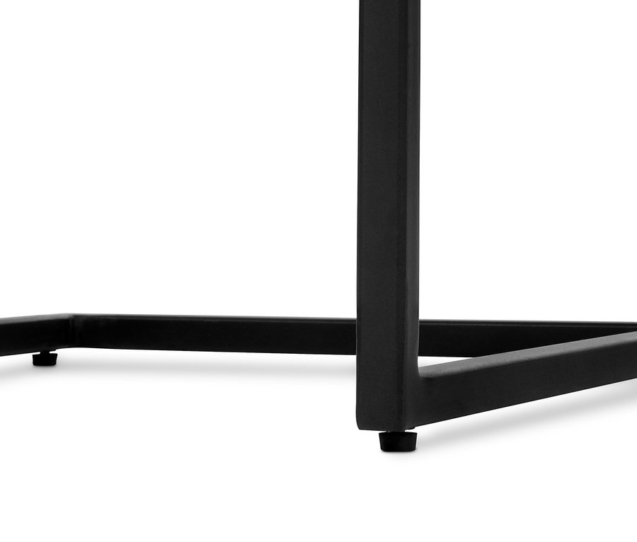 Detailansicht von zwei schwarzen Beistelltischen, 2er-Set, auf weißem Hintergrund.