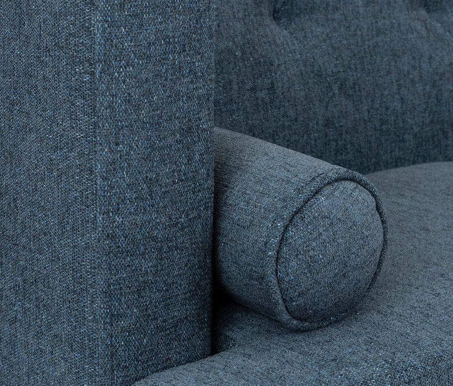 Detailansicht des blauen Kindersofas »Orion«.