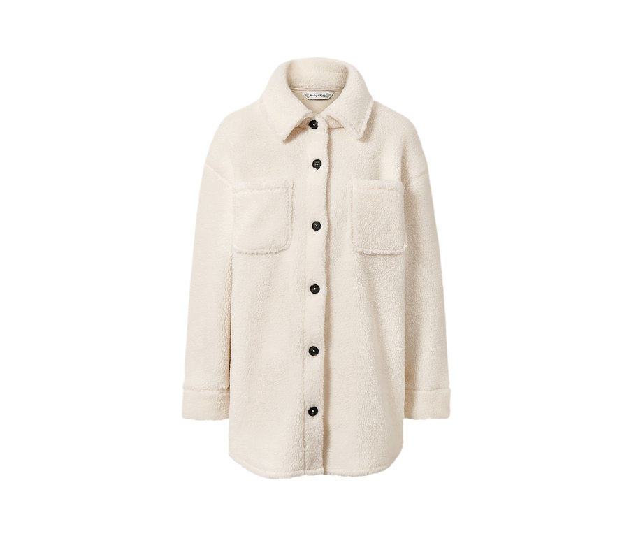 Cremefarbener Teddy-Overshirt mit Knöpfen und Taschen.