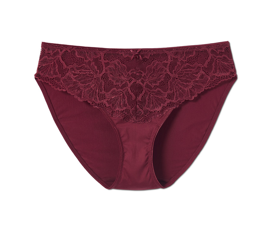 Ein Burgunderfarbener Slip mit Spitze.