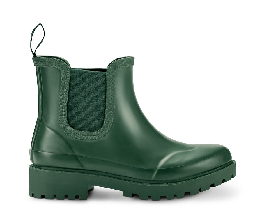 Grüne Regenstiefeletten auf einer Plateausohle.