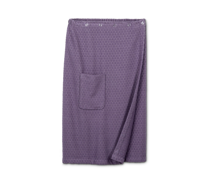 Ein lila Sauna-Kilt mit Tasche und Druckknopfverschluss.
