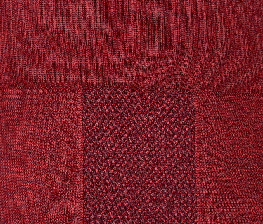 Detailaufnahme einer roten Seamless-Funktions-Sporttights.