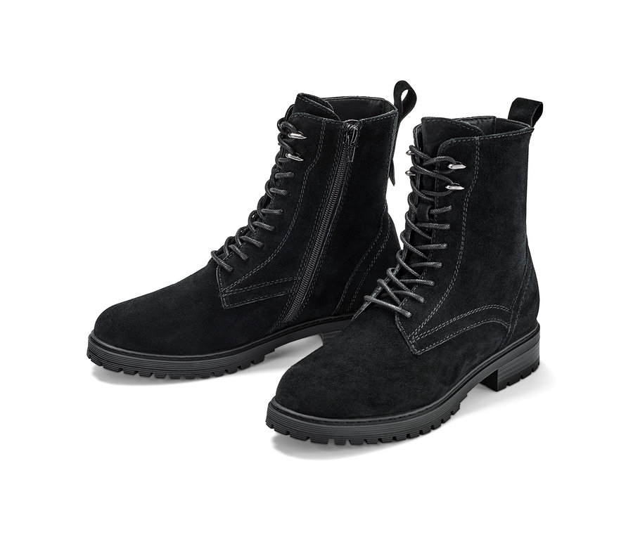 Zwei schwarze Veloursleder-Boots mit Schnürung und Reißverschluss.