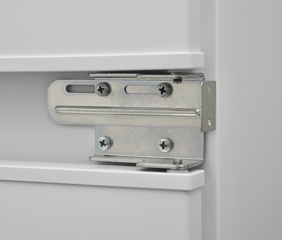 Detail einer Halterung des weißen Respekta Kühl-Gefrierkombination »GKE178N«, E (von A bis G).