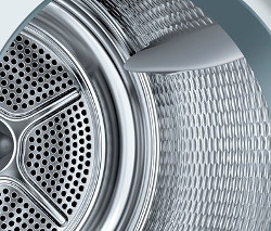 Detailaufnahme der Trommel des Bosch Wärmepumpen-Trockners »WQG233D20«.