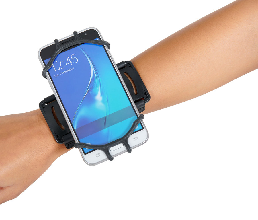 Arm mit Smartphone-Sportarmband.