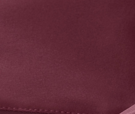 Detailansicht der bordeauxroten Halfzip-Skijacke.