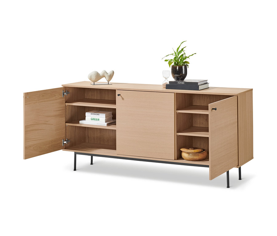 Offenes, helles Sideboard »Finnsbo« mit Regalen und Topfpflanze oben drauf.