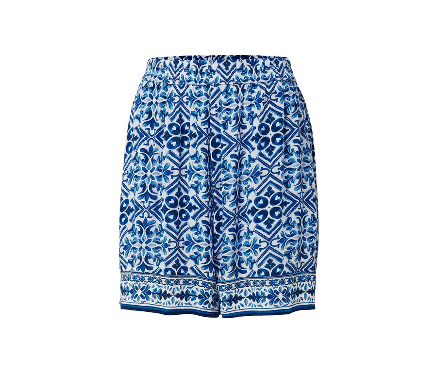Blaue bedruckte Webshorts.
