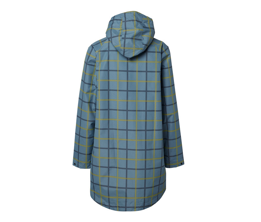 Blaue Regenjacke mit Kapuze und Karomuster.