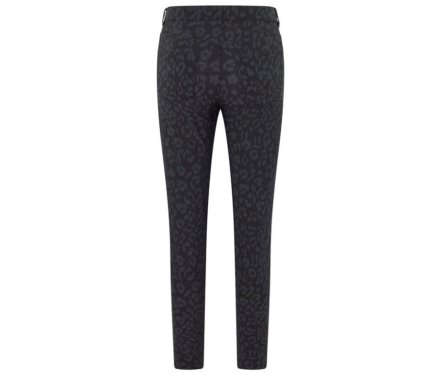 Schwarze Hose mit Tiermuster von hinten.