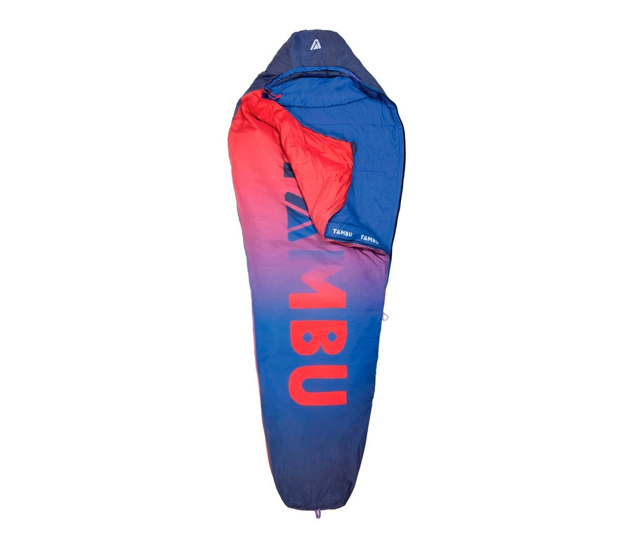 Blau-roter Tambu Mumienschlafsack Sangu 600 auf weißem Hintergrund.