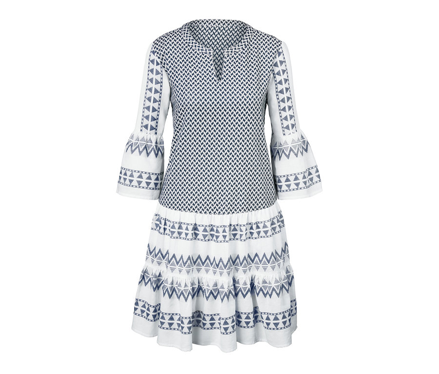 Weisses Webkleid mit Ikat-Muster.