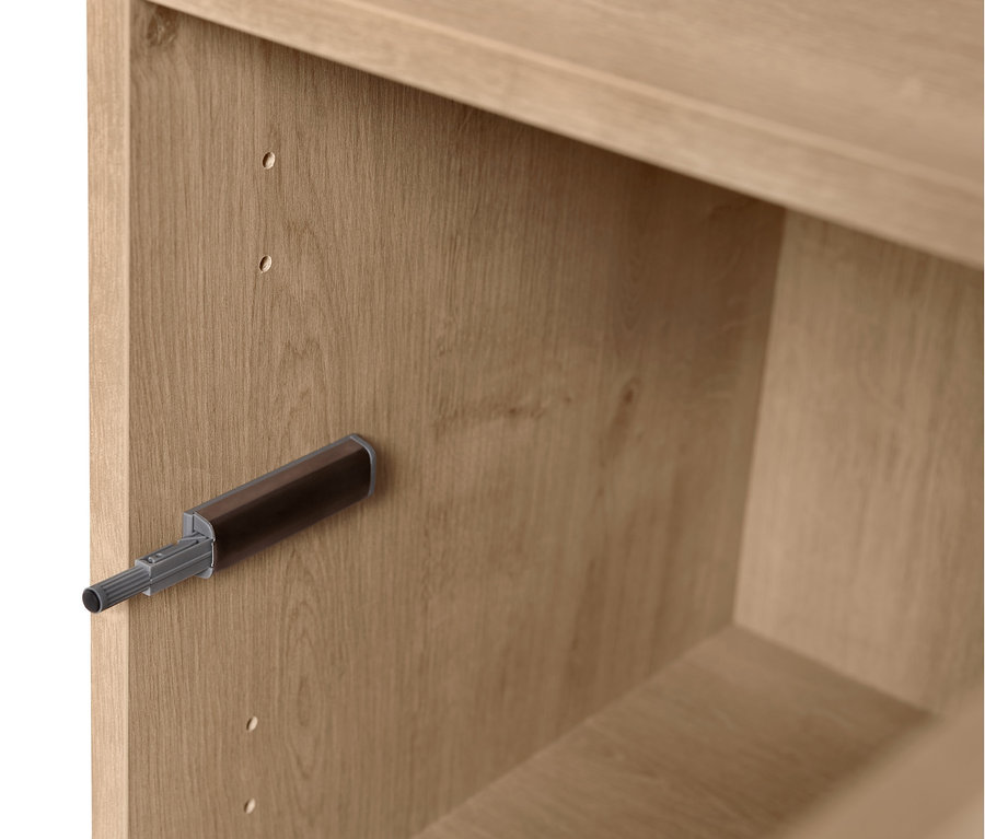 Detailansicht eines Regalmoduls "Flemming" (ca. 37,5 x 37,5 cm) mit Tür in Eichendekor.