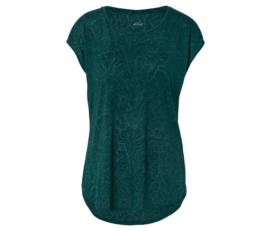 Grünes T-Shirt mit Muster auf weißem Hintergrund.