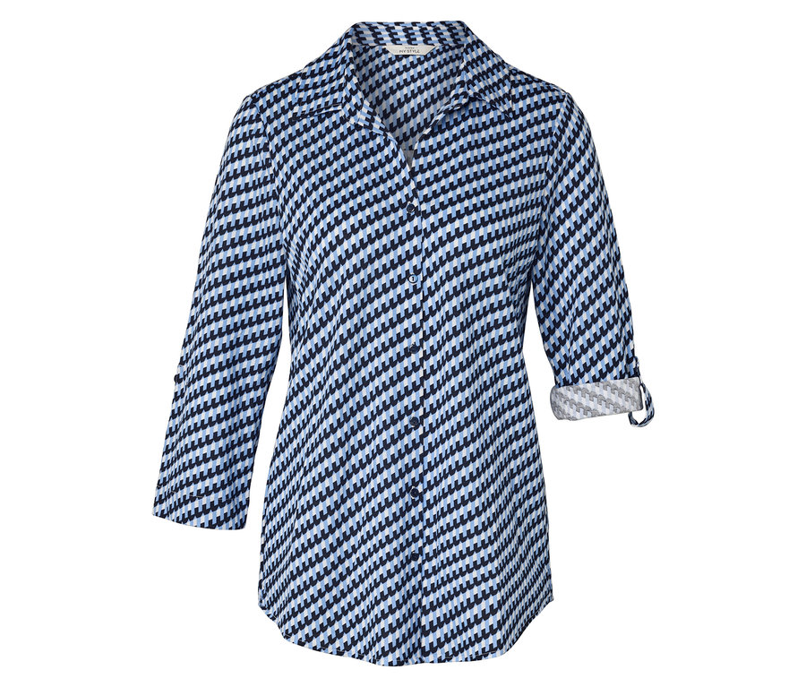 Blau-schwarze Bluse mit geometrischem Muster.