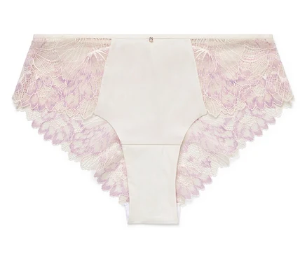 Nahaufnahme eines Damenslips mit lila Spitze und weißem Stoff.