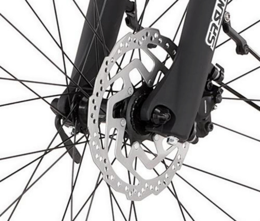 Nahaufnahme vom Vorderrad und der Scheibenbremse eines FISCHER ATB E-Bike TERRA 6.8i ULTIMATE, 55 cm.