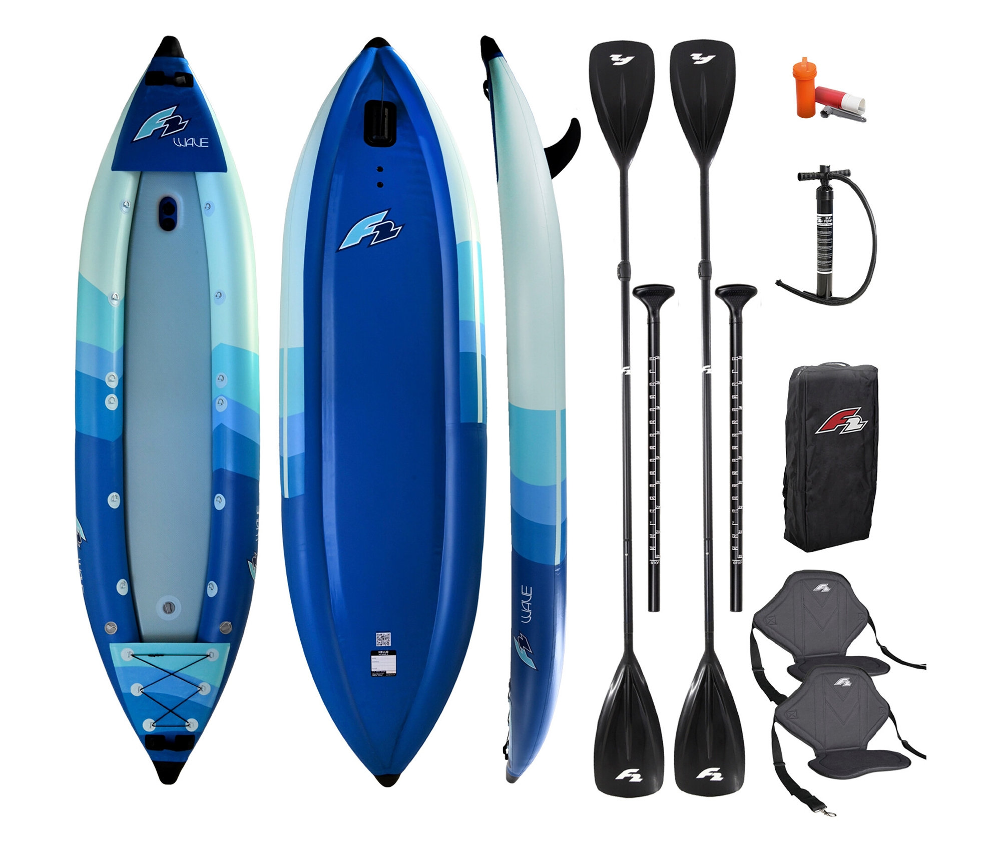 Drei Paddleboards in Blau und Türkis, zwei Paddel, eine Pumpe, ein Reparaturset, eine Tasche und zwei Sitze sind aufgereiht.