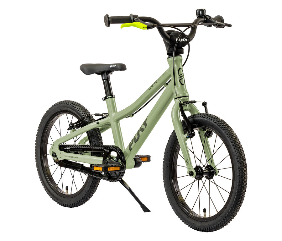 Das PUKY Fahrrad LS-PRO 16 in Mintgrün steht auf einem weißen Hintergrund. Das Kinderfahrrad hat gelbe Bremshebel.