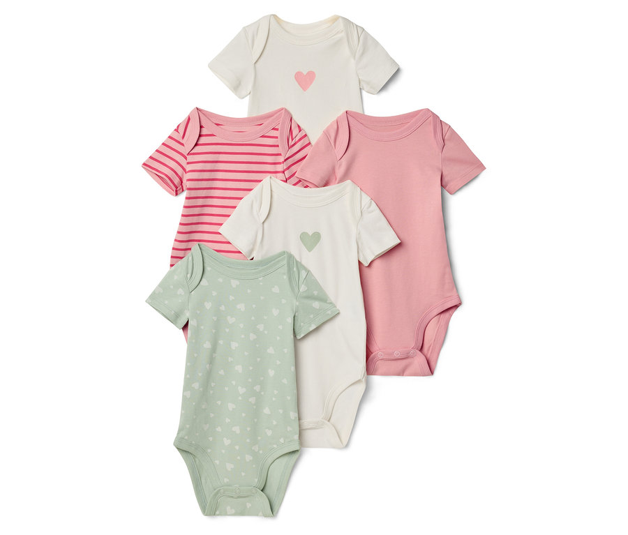 Fünf kurzärmelige Babybodys in verschiedenen Farben und Mustern liegen übereinander.
