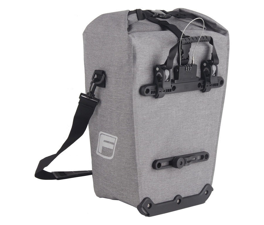 Graue FISCHER Gepäckträgertasche PLUS Cita mit schwarzem Schultergurt und Zahlenschloss.