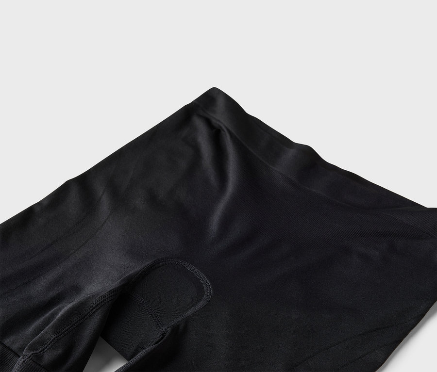 Nahaufnahme einer schwarzen Leggings.