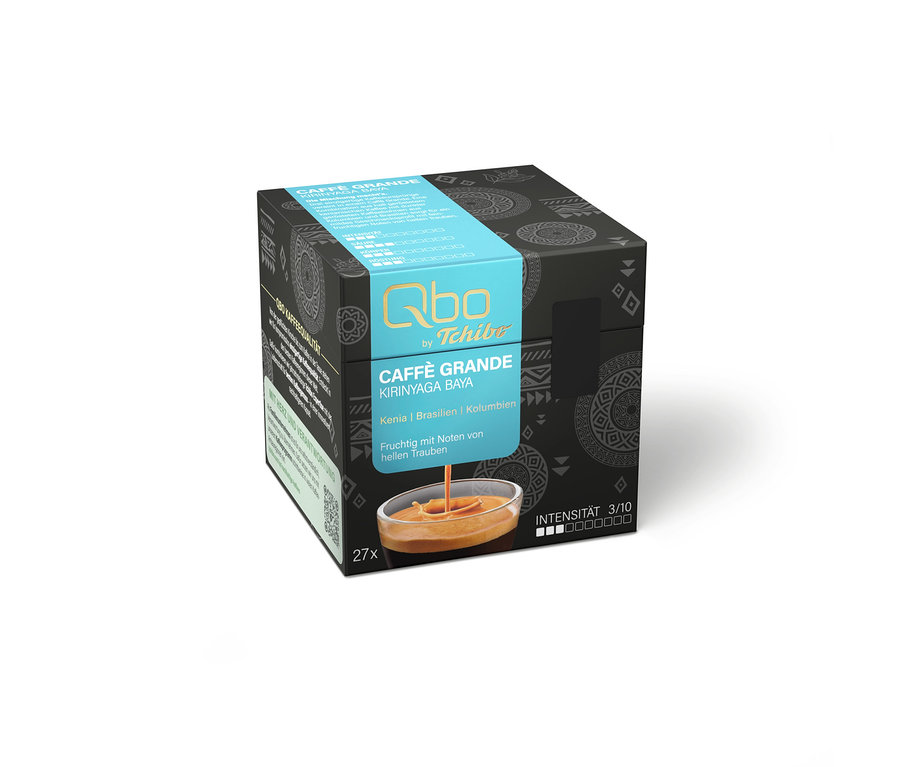 Schwarze Qbo by Tchibo Caffè Grande Kirinyaga Baya Kaffeekapselpackung mit blauer Banderole, 27 Kapseln, Intensität 3/10, fruchtig mit Noten von hellen Trauben.