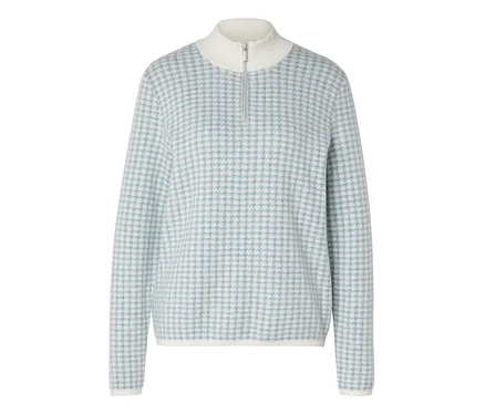 Hellblauer und weißer Hahnentritt-Pullover mit weißem Rippstrick-Stehkragen und silbernem Reißverschluss.