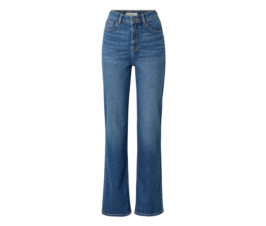 Eine hochgeschnittene, mittelblaue Jeans aus Denim mit geradem Bein und leicht ausgestelltem Saum, mit Standardtaschen und Gürtelschlaufen.